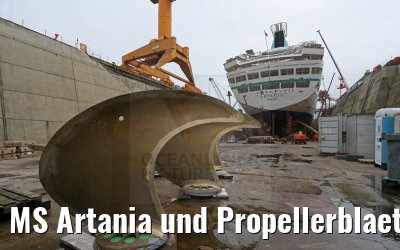 MS Artania und Propellerblaetter Lloyd Werft 23.10.2014