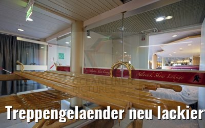 Treppengelaender neu lackiert MS Artania 24.11.2014