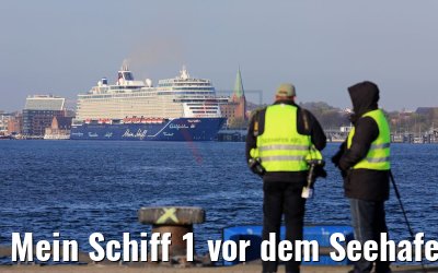 Mein Schiff 1 vor dem Seehafen Kiel 27.04.2018