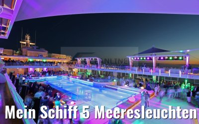 Mein Schiff 5 Meeresleuchten Lichtshow am Pool