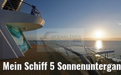Mein Schiff 5 Sonnenuntergang am Ausguck