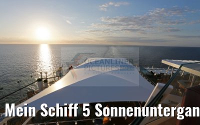 Mein Schiff 5 Sonnenuntergang Blick über Außenalster Bar