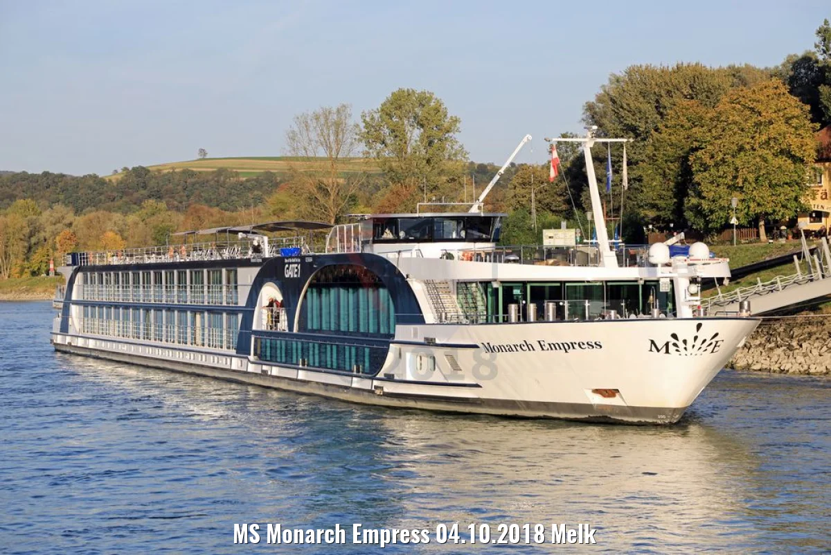 Monarch Empress Oceanliner Pictures by Oliver Asmussen