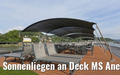 Sonnenliegen an Deck MS Anesha
