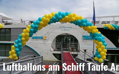 Luftballons am Schiff Taufe Anesha 26.06.2015