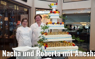 Nacha und Roberta mit Anesha Tauftorte