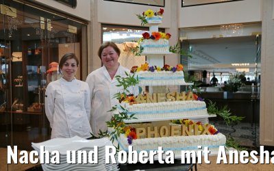 Nacha und Roberta mit Anesha Tauftorte