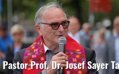 Pastor Prof. Dr. Josef Sayer Taufe Anesha