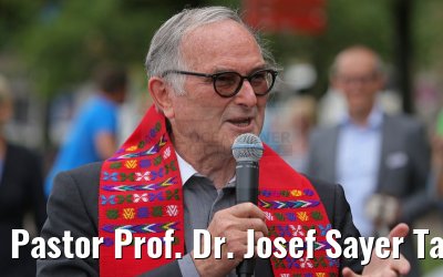 Pastor Prof. Dr. Josef Sayer Taufe Anesha