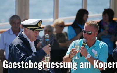 Gaestebegruessung am Kopernikuspool Kapitaen Arne Ernstsen MS Artania