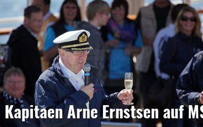 Kapitaen Arne Ernstsen auf MS Artania Kopernikuspool