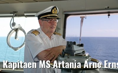 Kapitaen MS Artania Arne Ernstsen auf Bruecke