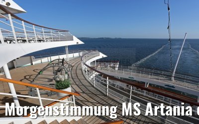 Morgenstimmung MS Artania einlaufend Kiel