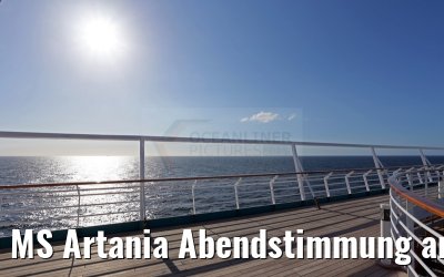 MS Artania Abendstimmung an Deck