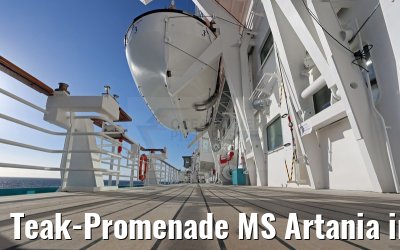 Teak-Promenade MS Artania im Abendlicht