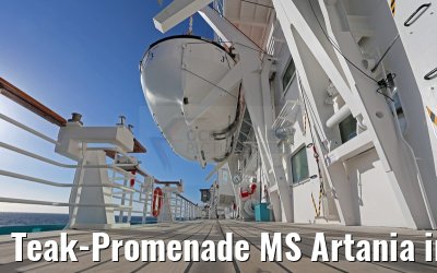 Teak-Promenade MS Artania im Abendlicht