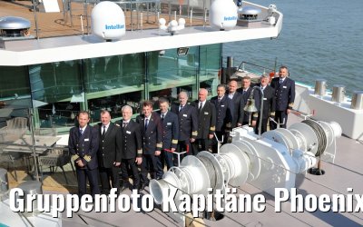 Gruppenfoto Kapitäne Phoenix Reisen Fluss