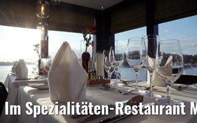 Im Spezialitäten-Restaurant MS Asara