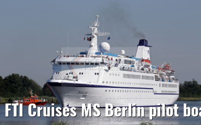 FTI Cruises MS Berlin pilot boat Schuelp near Rendsburg 21. July 2016