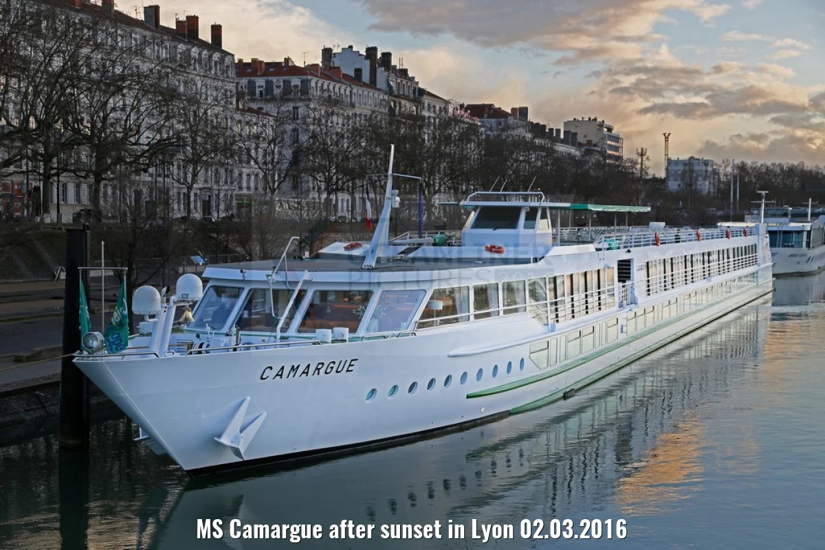 MS Camargue river cruise ship Oceanliner Pictures by Oliver Asmussen