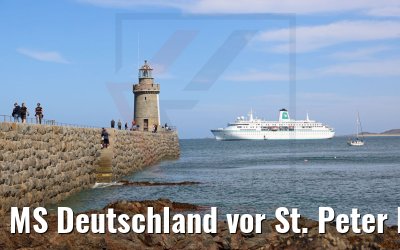 MS Deutschland vor St. Peter Port Guernsey