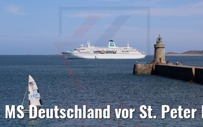 MS Deutschland vor St. Peter Port Guernsey
