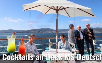 Cocktails an Deck MS Deutschland