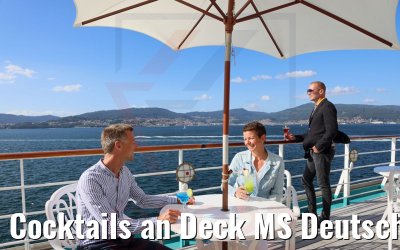 Cocktails an Deck MS Deutschland