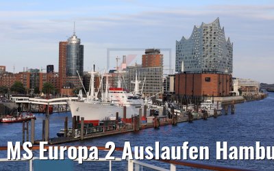 MS Europa 2 Auslaufen Hamburg 30.07.2020 mit Landungsbrücken
