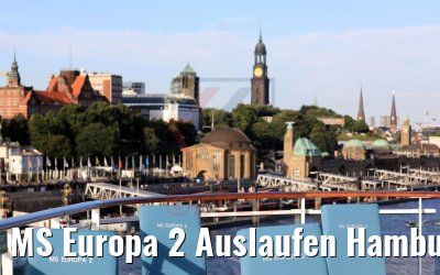 MS Europa 2 Auslaufen Hamburg 30.07.2020 mit Landungsbrücken