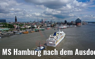 MS Hamburg nach dem Ausdocken vor den Landungsbrücken Hamburg 19.05.2020
