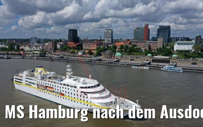 MS Hamburg nach dem Ausdocken vor den Landungsbrücken Hamburg 19.05.2020