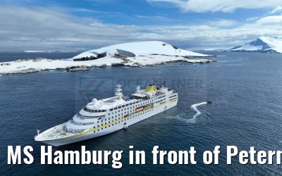 MS Hamburg in front of Peterman Island 25.01.2023