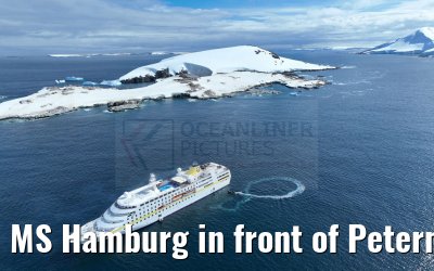 MS Hamburg in front of Peterman Island 25.01.2023
