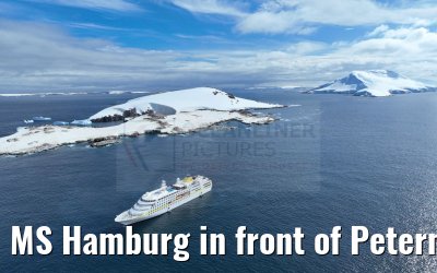 MS Hamburg in front of Peterman Island 25.01.2023