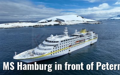 MS Hamburg in front of Peterman Island 25.01.2023