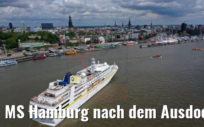 MS Hamburg nach dem Ausdocken vor den Landungsbrücken Hamburg 19.05.2020