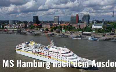 MS Hamburg nach dem Ausdocken vor den Landungsbrücken Hamburg 19.05.2020