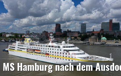 MS Hamburg nach dem Ausdocken vor den Landungsbrücken Hamburg 19.05.2020