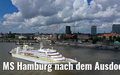 MS Hamburg nach dem Ausdocken vor den Landungsbrücken Hamburg 19.05.2020