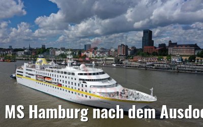 MS Hamburg nach dem Ausdocken vor den Landungsbrücken Hamburg 19.05.2020