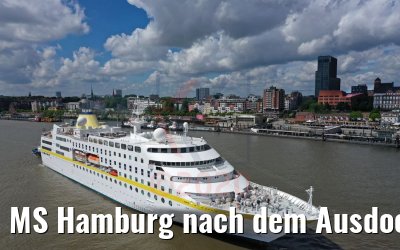 MS Hamburg nach dem Ausdocken vor den Landungsbrücken Hamburg 19.05.2020