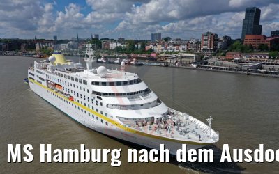 MS Hamburg nach dem Ausdocken vor den Landungsbrücken Hamburg 19.05.2020