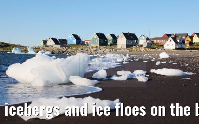 icebergs and ice floes on the beach in Qeqertarsuaq 12.08.2024