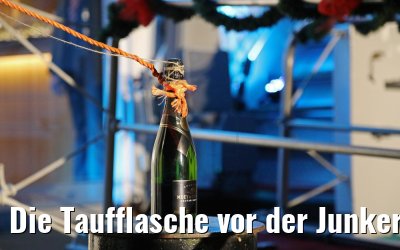 Die Taufflasche vor der Junker Joerg in Wittenberg am 10.03.2017