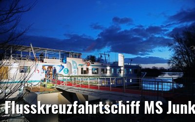 Flusskreuzfahrtschiff MS Junker Joerg in Wittenberg