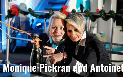 Monique Pickran und Antoinette Harnisch mit Taufflasche Junker Joerg 10.03.2017