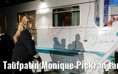 Taufpatin Monique Pickran tauft Flusskreuzfahrtschiff Junker Joerg in Wittenberg 10.03.2017