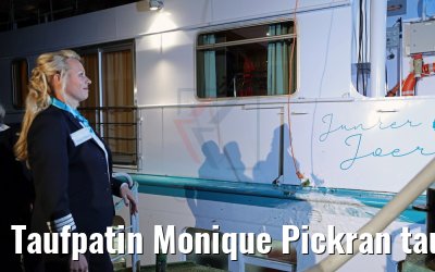 Taufpatin Monique Pickran tauft Flusskreuzfahrtschiff Junker Joerg in Wittenberg 10.03.2017