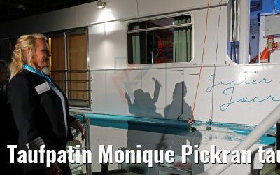 Taufpatin Monique Pickran tauft Flusskreuzfahrtschiff Junker Joerg in Wittenberg 10.03.2017